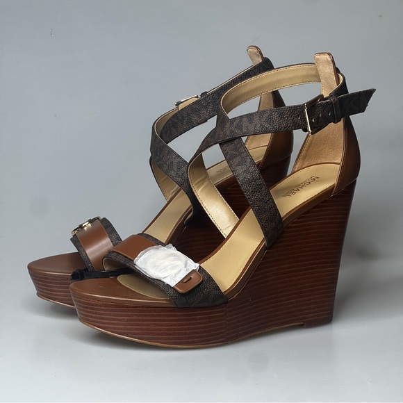 Make: Michael Kors Brand New without tag sizes 8.5 and 9 - Picture 3 of 7